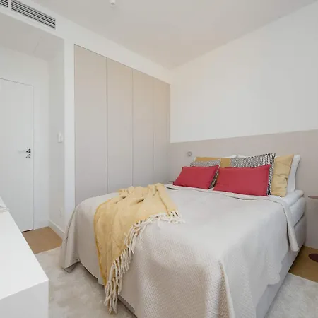 Luxury With Ac In By Renters Prestige شقة وارسو